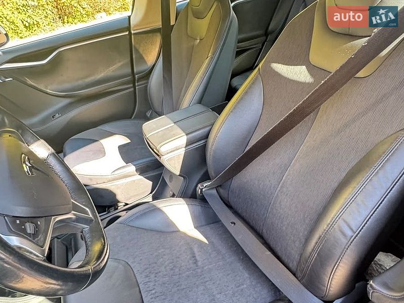 Лифтбек Tesla Model S 2014 в Ужгороде