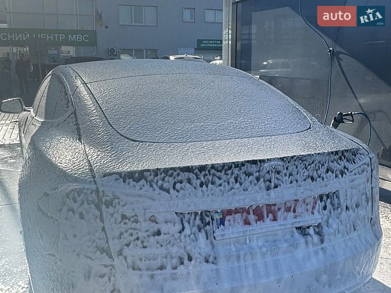 Ліфтбек Tesla Model S 2014 в Ужгороді