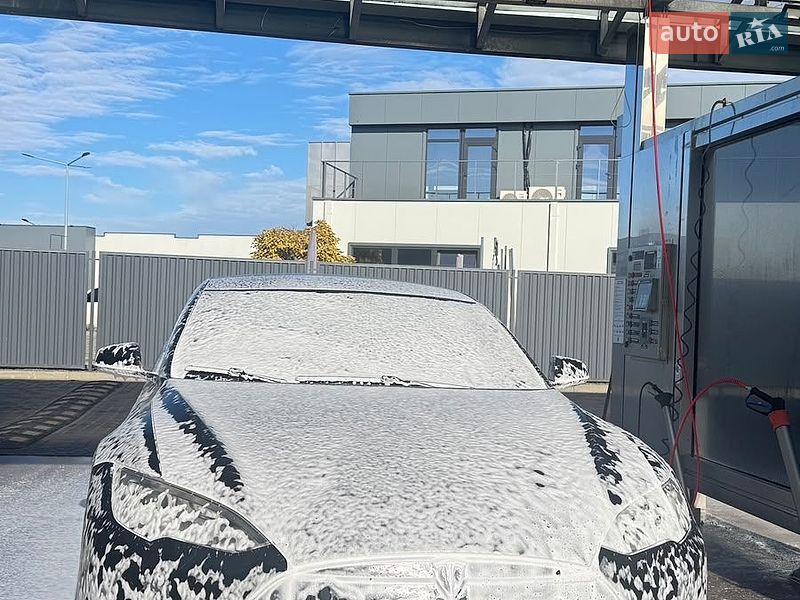 Лифтбек Tesla Model S 2014 в Ужгороде