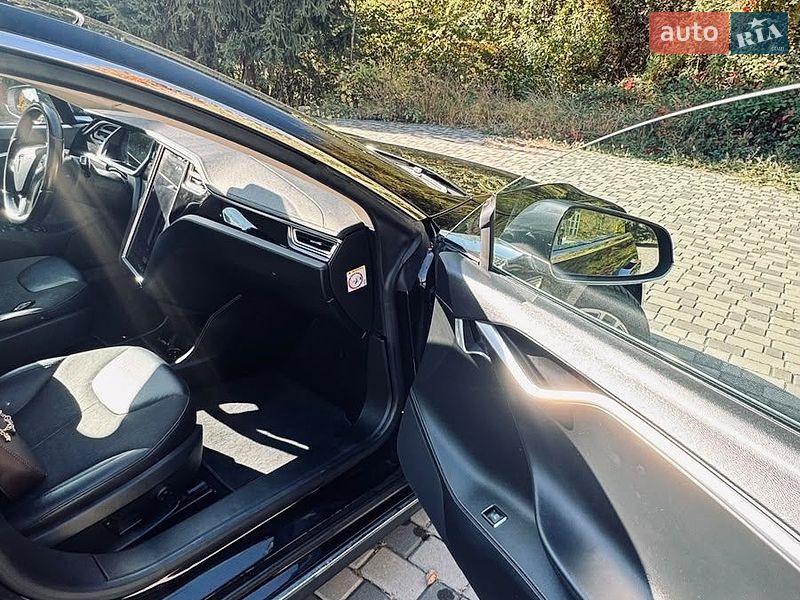 Ліфтбек Tesla Model S 2014 в Ужгороді