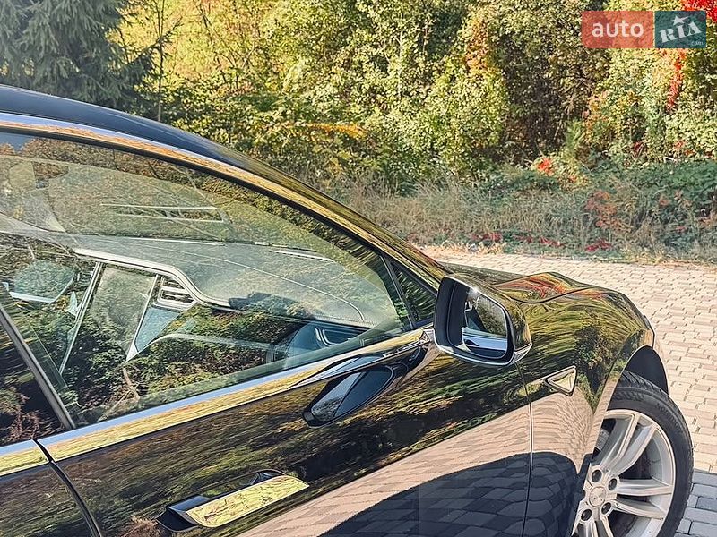 Ліфтбек Tesla Model S 2014 в Ужгороді