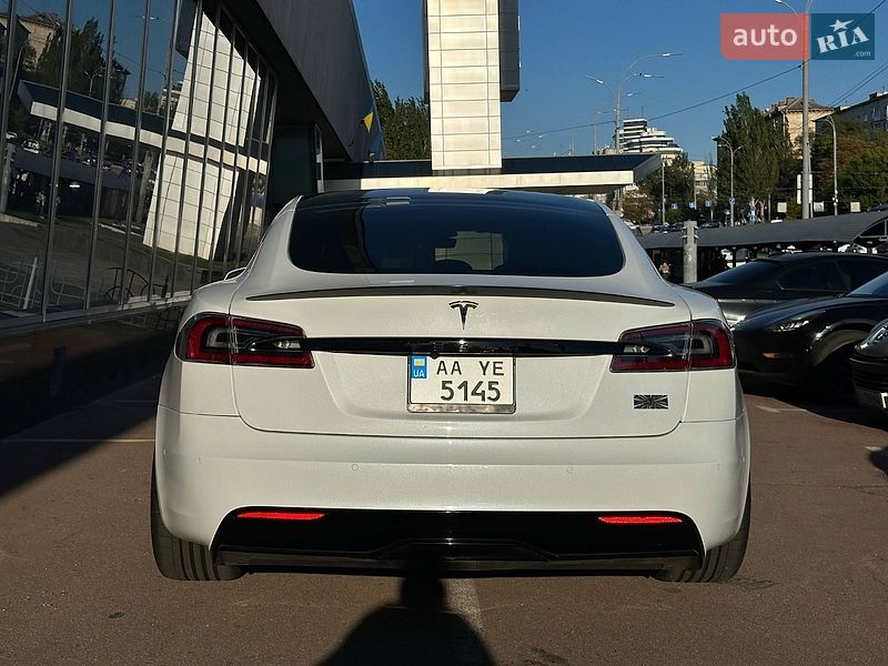 Лифтбек Tesla Model S 2021 в Киеве