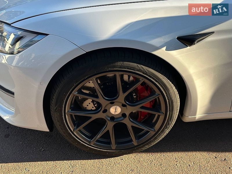 Лифтбек Tesla Model S 2021 в Киеве