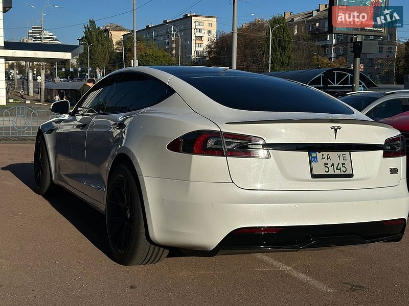 Лифтбек Tesla Model S 2021 в Киеве