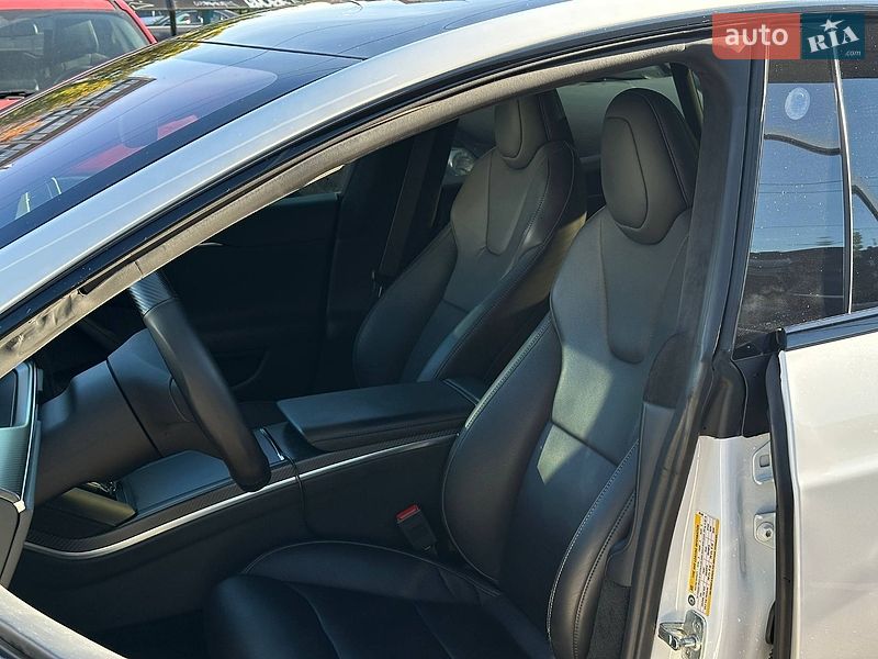 Лифтбек Tesla Model S 2021 в Киеве