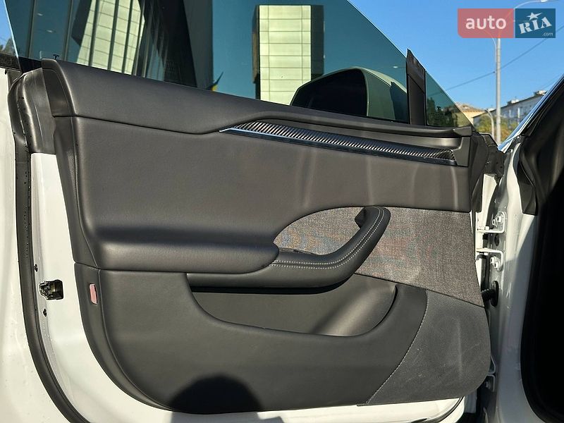 Лифтбек Tesla Model S 2021 в Киеве