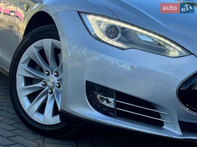 Лифтбек Tesla Model S 2013 в Дрогобыче