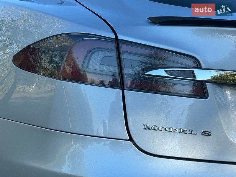 Лифтбек Tesla Model S 2013 в Дрогобыче