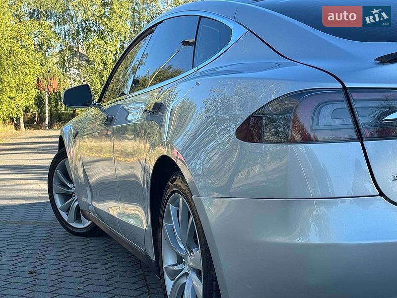 Лифтбек Tesla Model S 2013 в Дрогобыче