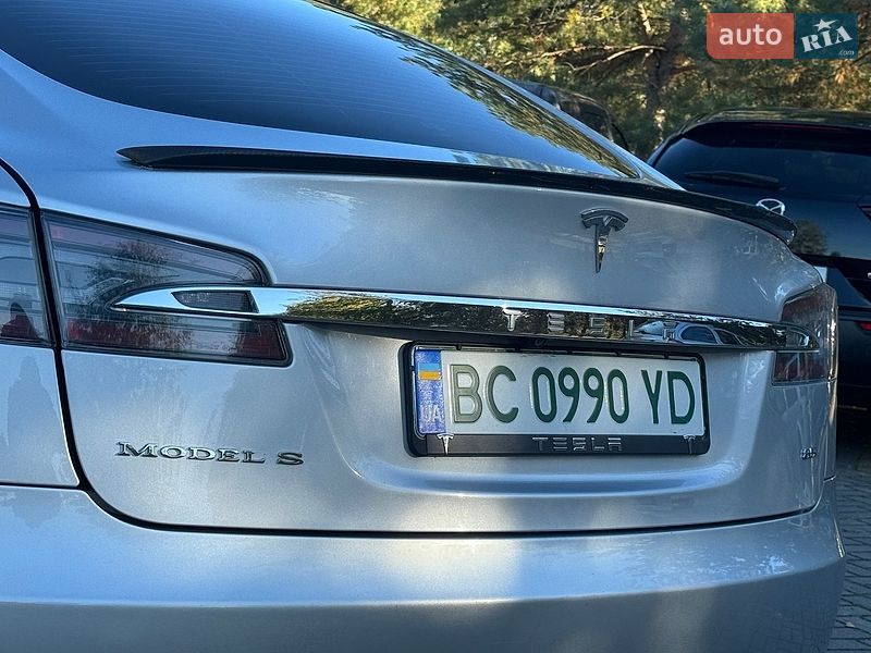Лифтбек Tesla Model S 2013 в Дрогобыче
