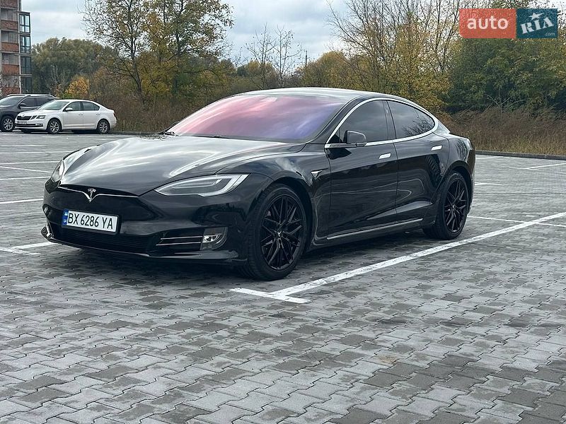 Лифтбек Tesla Model S 2018 в Хмельницком