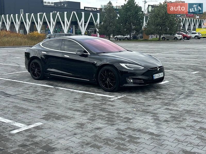 Лифтбек Tesla Model S 2018 в Хмельницком