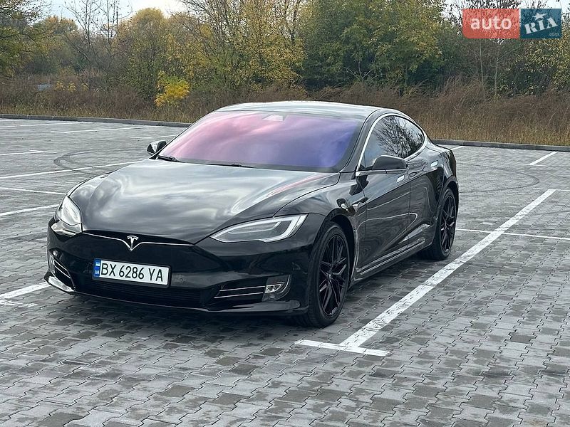 Лифтбек Tesla Model S 2018 в Хмельницком