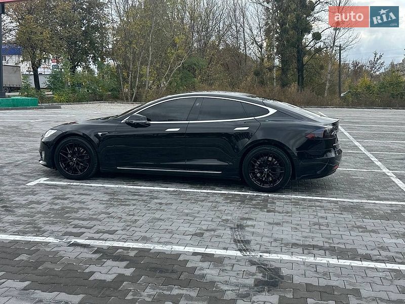 Лифтбек Tesla Model S 2018 в Хмельницком