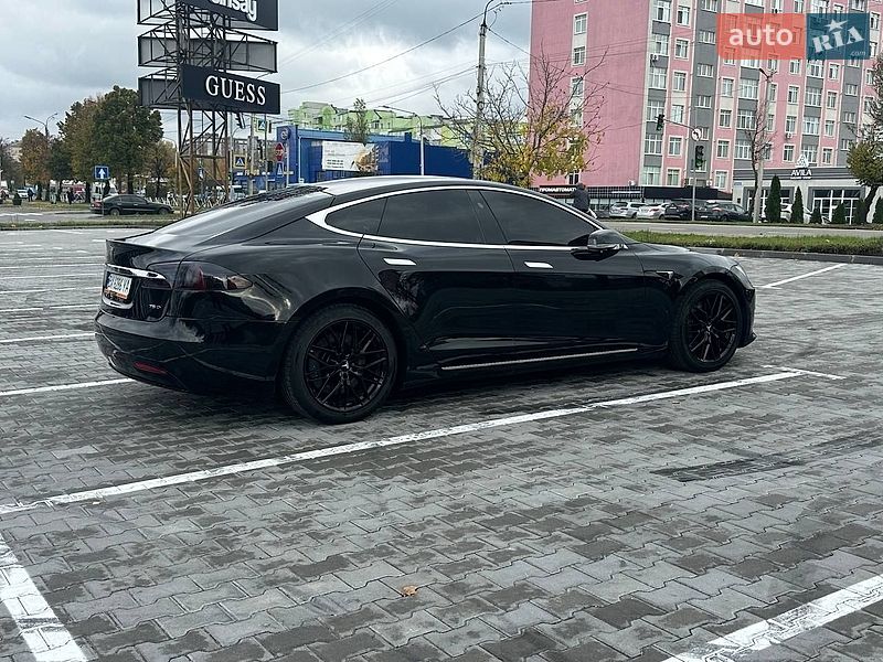 Лифтбек Tesla Model S 2018 в Хмельницком