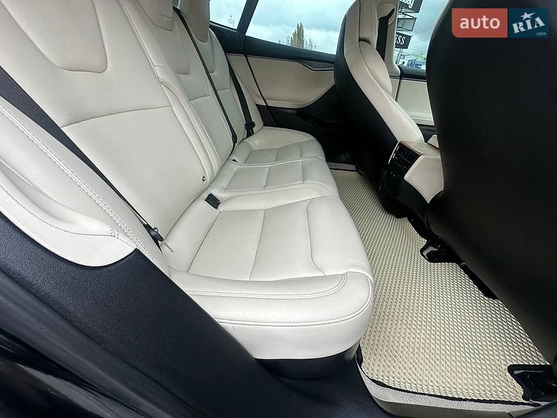 Лифтбек Tesla Model S 2018 в Хмельницком