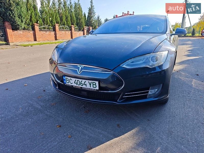 Лифтбек Tesla Model S 2015 в Львове