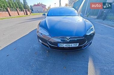 Лифтбек Tesla Model S 2015 в Львове