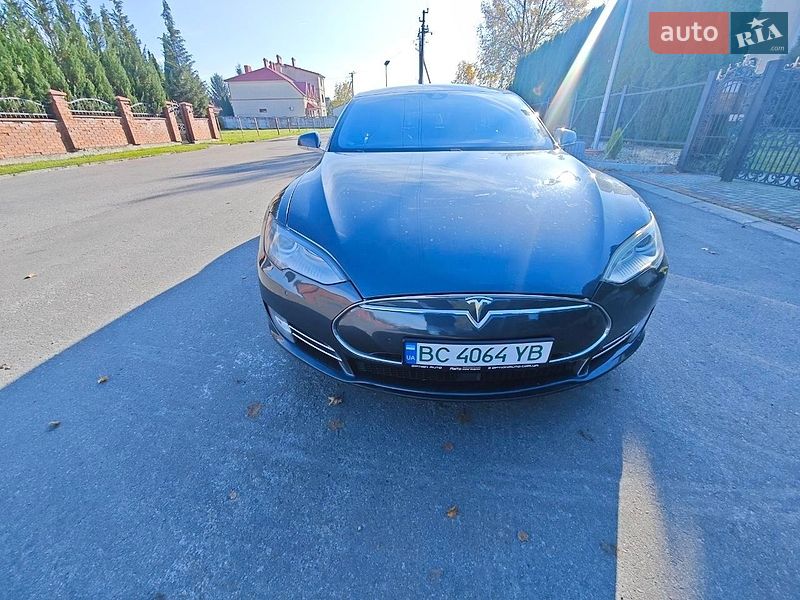 Лифтбек Tesla Model S 2015 в Львове