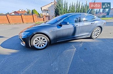 Лифтбек Tesla Model S 2015 в Львове