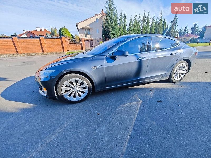 Лифтбек Tesla Model S 2015 в Львове