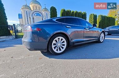 Лифтбек Tesla Model S 2015 в Львове