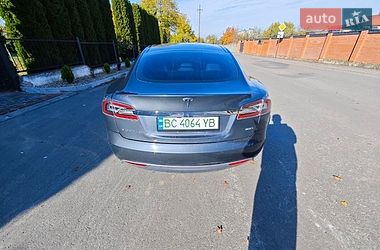 Лифтбек Tesla Model S 2015 в Львове