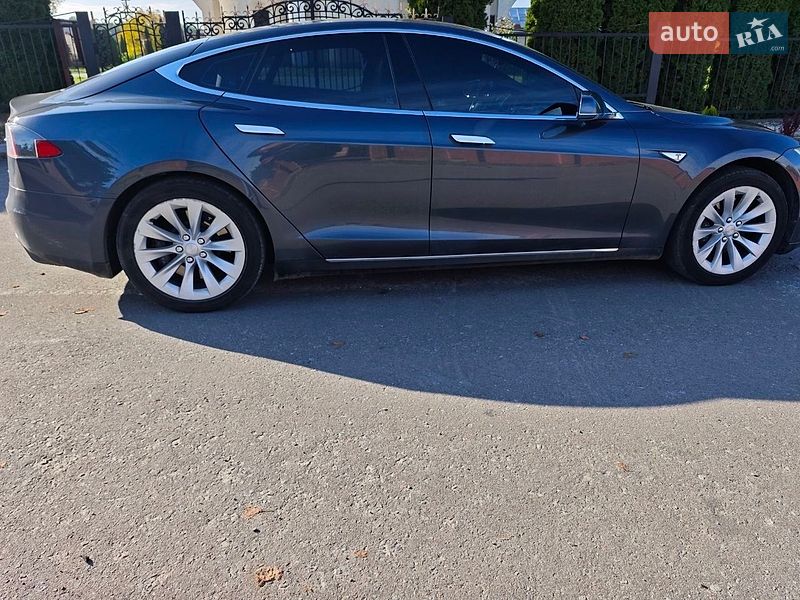 Лифтбек Tesla Model S 2015 в Львове