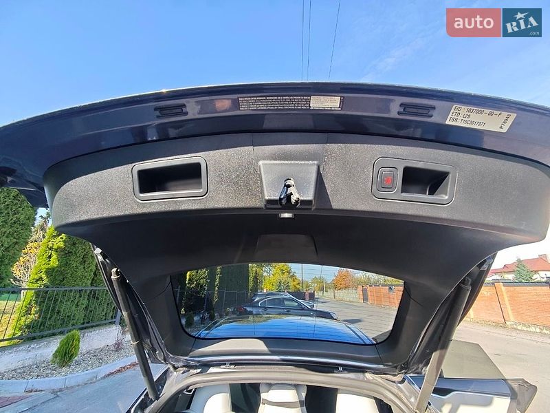 Лифтбек Tesla Model S 2015 в Львове