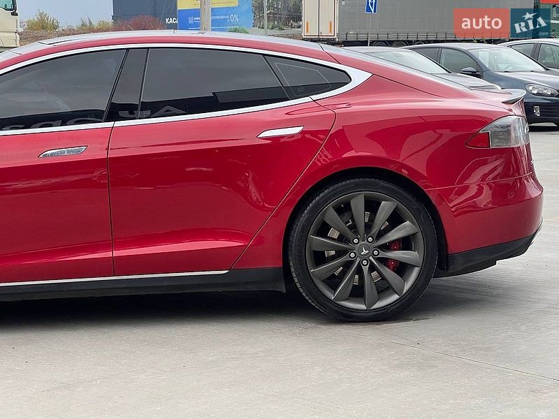 Лифтбек Tesla Model S 2013 в Львове