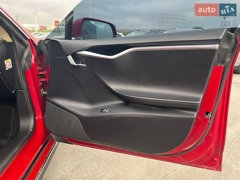Лифтбек Tesla Model S 2013 в Львове