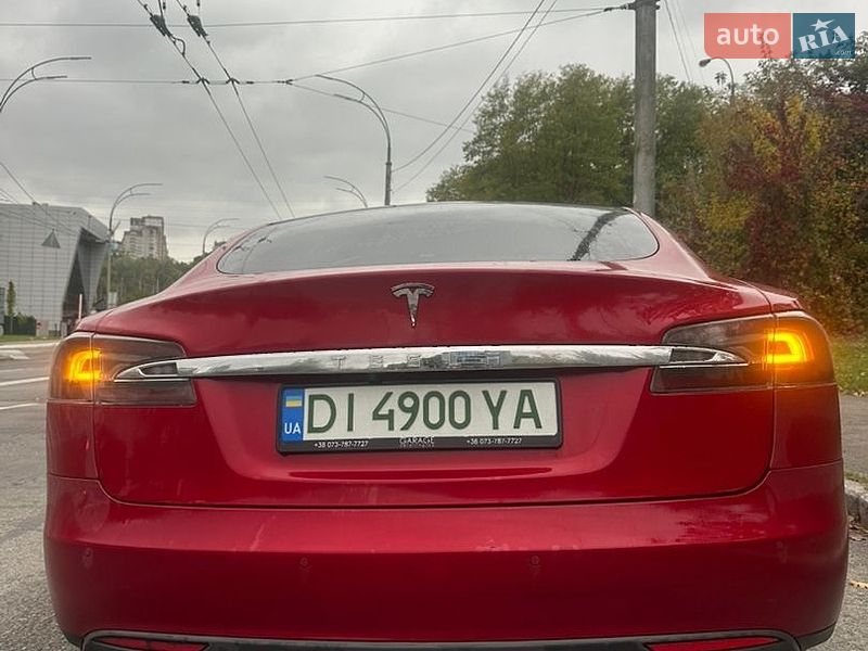 Лифтбек Tesla Model S 2014 в Буче