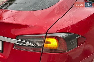 Лифтбек Tesla Model S 2014 в Буче