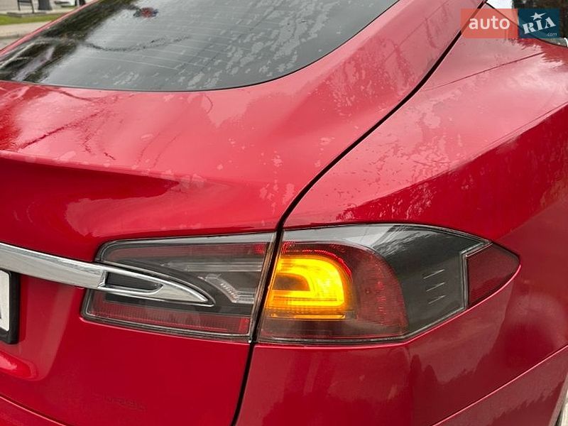 Лифтбек Tesla Model S 2014 в Буче