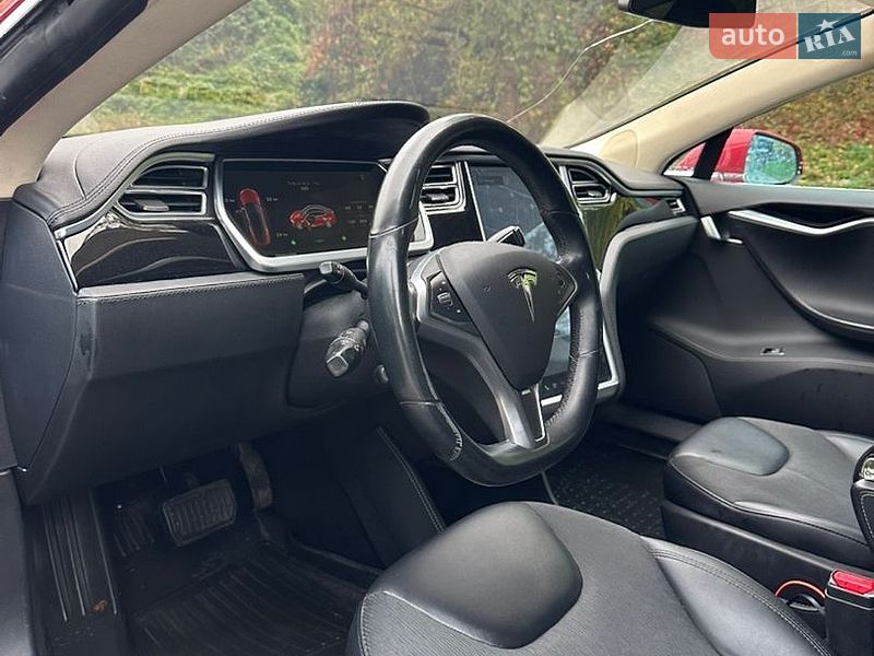 Лифтбек Tesla Model S 2014 в Буче