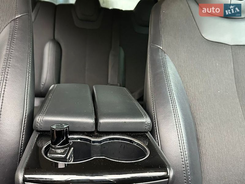 Лифтбек Tesla Model S 2014 в Буче