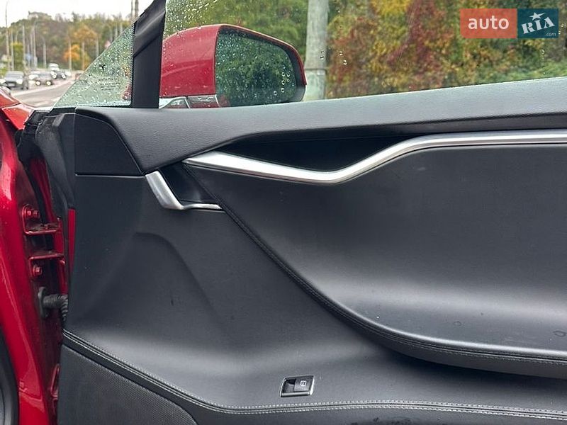 Лифтбек Tesla Model S 2014 в Буче
