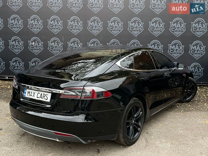 Лифтбек Tesla Model S 2014 в Киеве