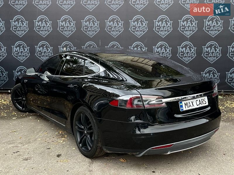 Лифтбек Tesla Model S 2014 в Киеве