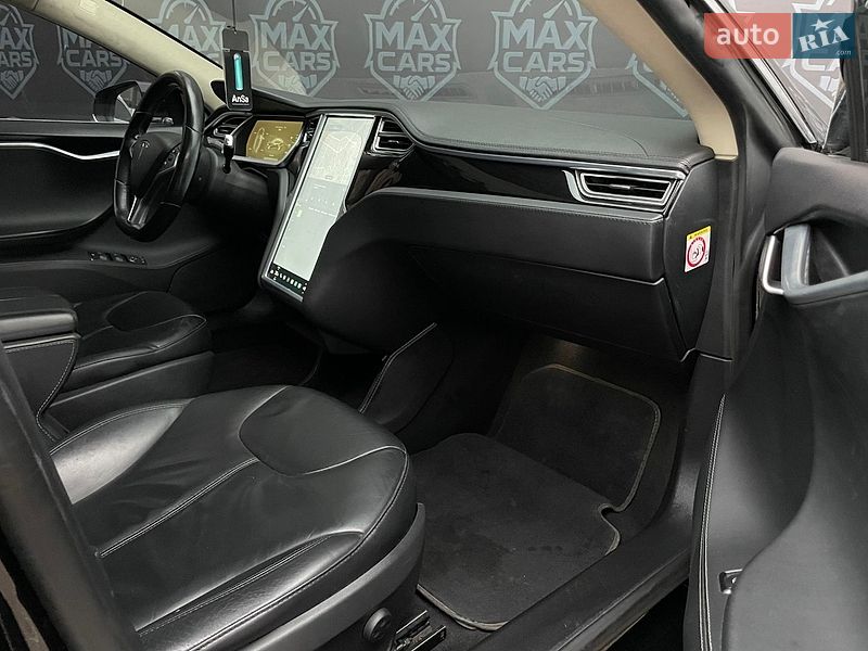 Лифтбек Tesla Model S 2014 в Киеве
