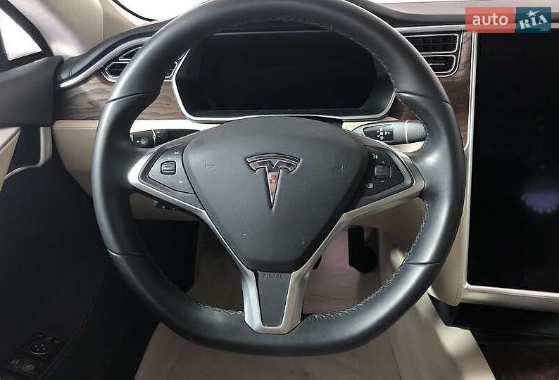 Лифтбек Tesla Model S 2017 в Киеве