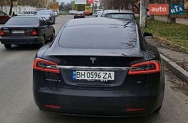 Лифтбек Tesla Model S 2017 в Киеве