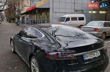 Лифтбек Tesla Model S 2017 в Киеве