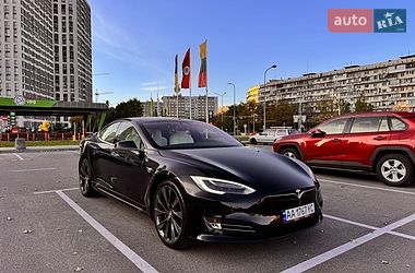 Лифтбек Tesla Model S 2020 в Киеве