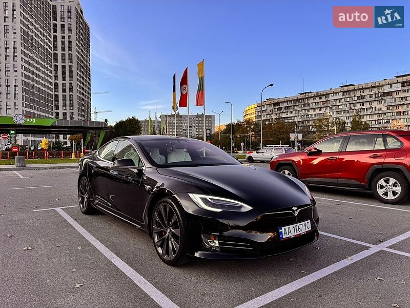 Лифтбек Tesla Model S 2020 в Киеве