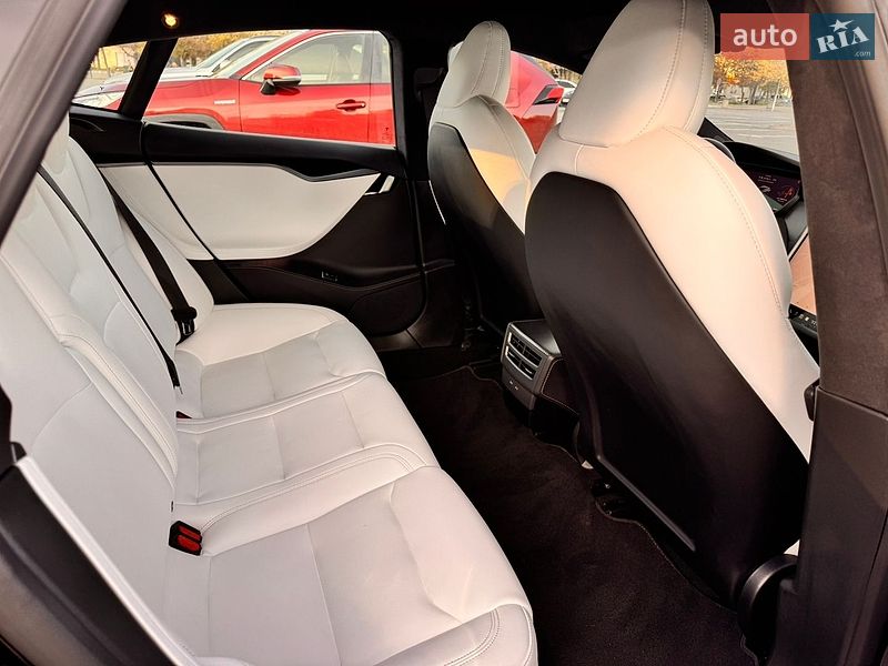 Лифтбек Tesla Model S 2020 в Киеве