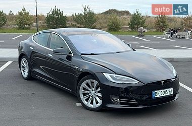 Ліфтбек Tesla Model S 2017 в Рівному