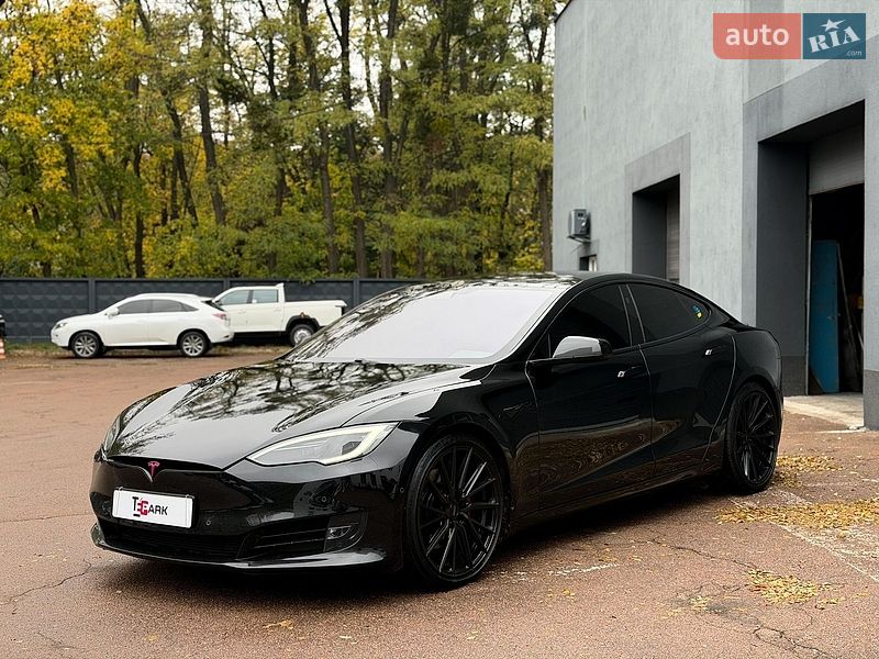 Лифтбек Tesla Model S 2019 в Киеве