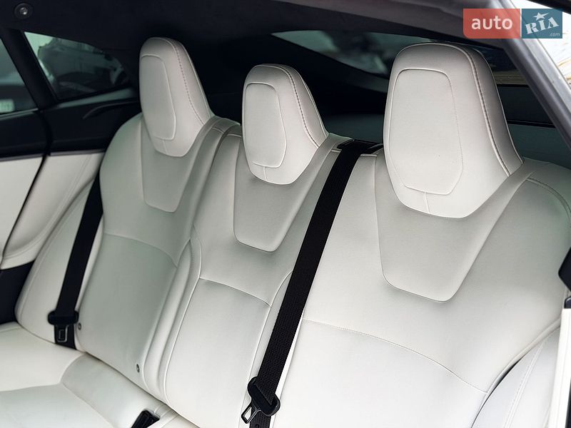 Лифтбек Tesla Model S 2019 в Киеве