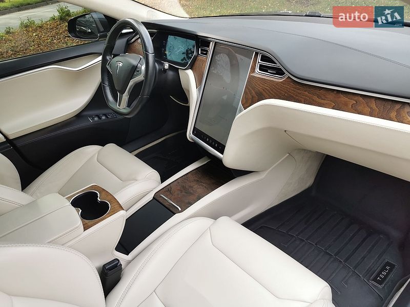 Ліфтбек Tesla Model S 2018 в Прилуках фото 13 Ліфтбек Tesla Model S 2018 в Прилуках